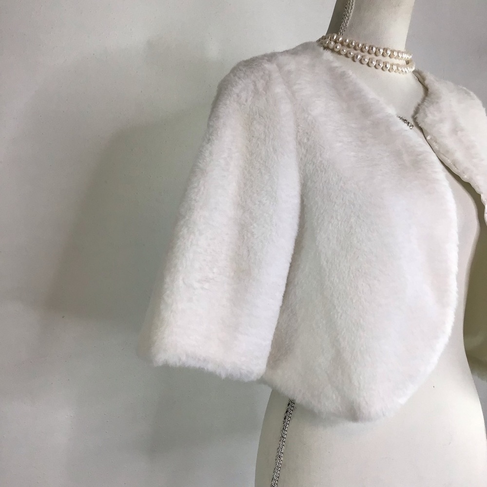 HAANI WOMEN ELEGANT SNOW WHITE FAUX FUR BELL SLEEVE FANCY EVENT SHAWL WRAP SZ S - Picture 3 of 7